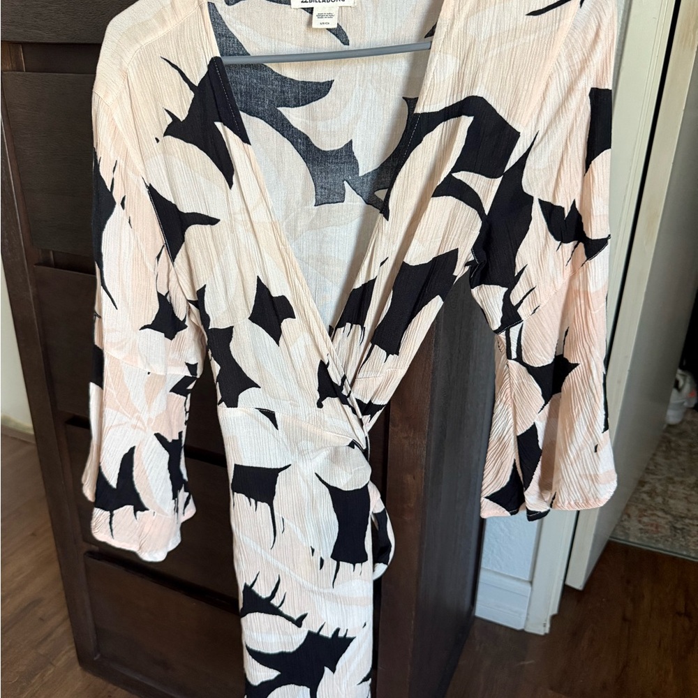 Billabong Black and Cream Abstract Dress